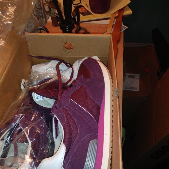 Land's End Retro Sneakers Dark Boysenberry - Picture 1 of 4